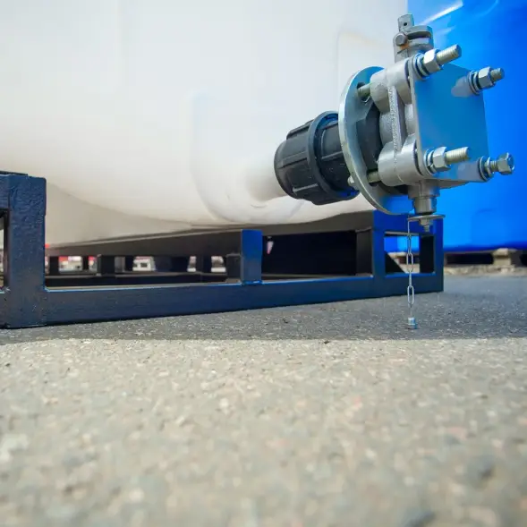 Емкость KR 4000л белая с откидной крышкой в обрешетке (полный слив)